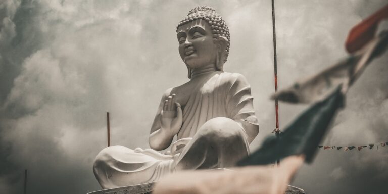 Photo Stoicism vs Buddhism
